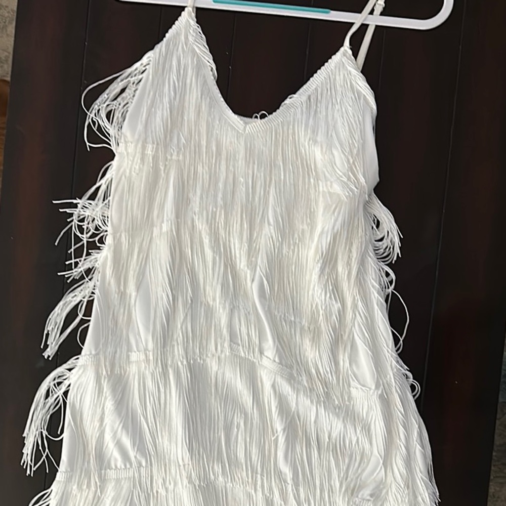Elegant White Fringe Top - Picture 2 of 6